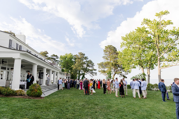 Summer Waterfront Wedding at The Gibson Island Club photographed by Maryland photographer Heather Ryan