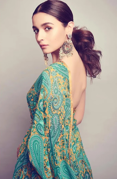 Alia Bhatt backless saree hot bollywood actress