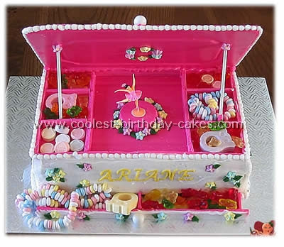 Specialty Birthday Cakes on Wedding Cakes And Birthday Cakes Are The Specialty Of This Company In