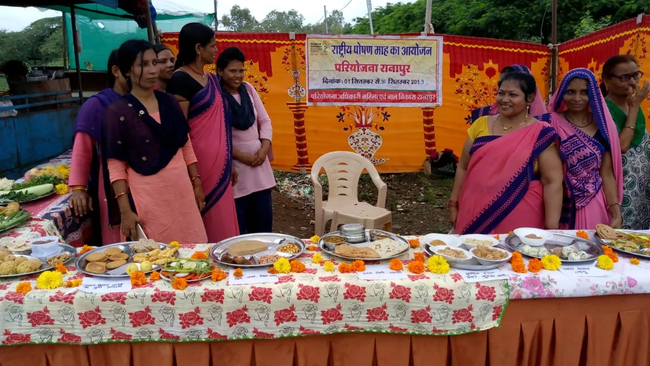 Jhabua News-कुपोषण एवं एनिमिया से मुक्त कर सुपोषण बनाने हेतु रानापुर के बाजार में किया गया प्रदर्शन 