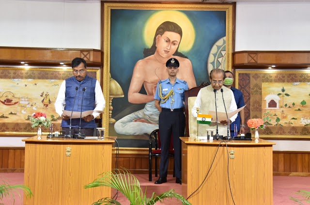 Assam Governor administers oath to VC of CU