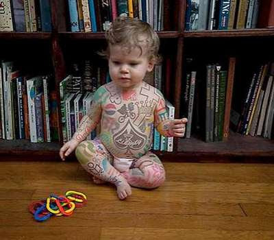 bayi bertattoo