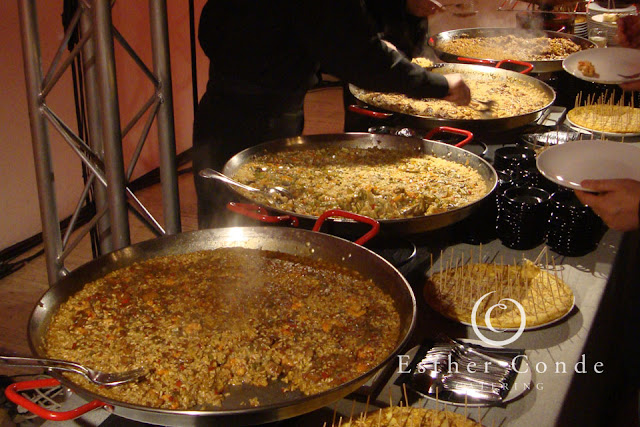 Buffet de arroces para una boda tipo coctel - Foto: Esther Conde