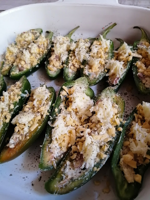 Baked Jalapeño Poppers, Jalapeños, Jalapeño poppers, Jalapeño poppers recipe, side dish, side dish recipe, recipe, food, food blogger, food photography, food flatlay, delicious Jalapeños, Jalapeño pictures, Baked Jalapeño Poppers recipe, quick recipe, braai recipe, braai, bbq, bbq recipe, tik tok, tik tok food, step by step food pictures, step by step recipe pictures