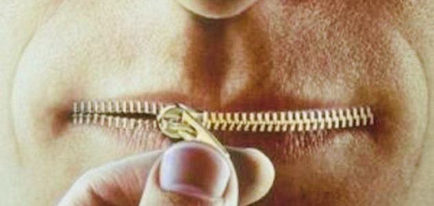 عندما يمنحك شريكك المعاملة الصامتة ، يمكن أن تشعر وكأنه يقول الكثير دون أن يقول شيئًا