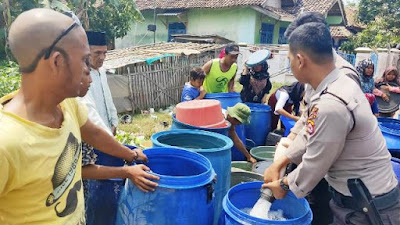 Baksos HUT RI ke-74, Polres Serang Bagikan Air Bersih di Dua Desa