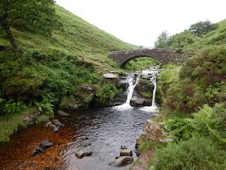 Un pont et une cascade - Three Shires Head