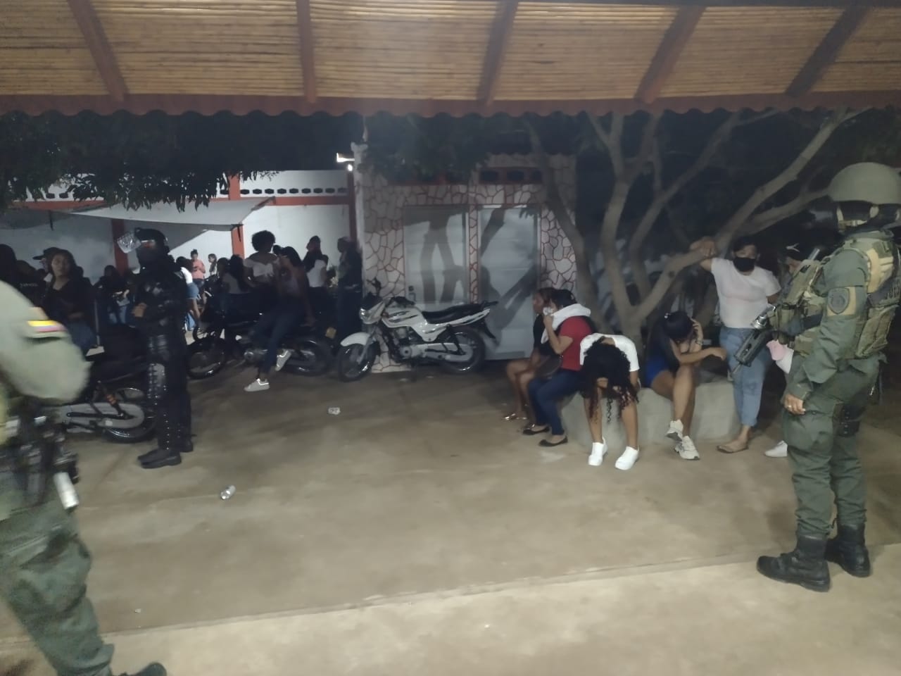 https://www.notasrosas.com/En Riohacha: Policía Guajira disolvió 'Fiesta Pro Covid-19', con de más 200 participantes
