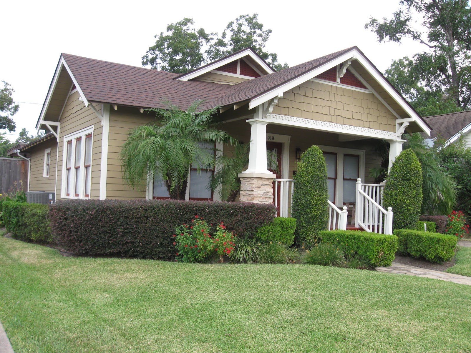 The OtHeR HoUsToN: 1926 PALM TREE BUNGALOW ~ HOUSTON HEIGHTS