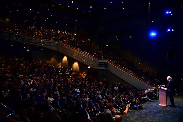 Boris Johnson addresses members at party conference in 2018