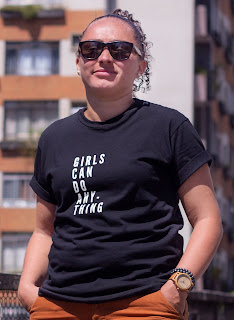 Camiseta Feminista Girls Can Do Anything