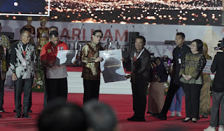 Penjabat Gubernur Banten Al Muktabar Raih Piagam Penghargaan Peduli HAM