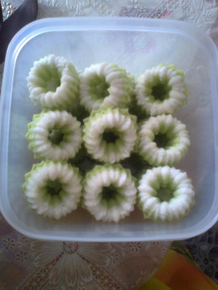 DARI DAPUR ZAITON: ANEKA KUIH