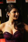 shruti haasan sizzling at iifa utsavam-thumbnail-8