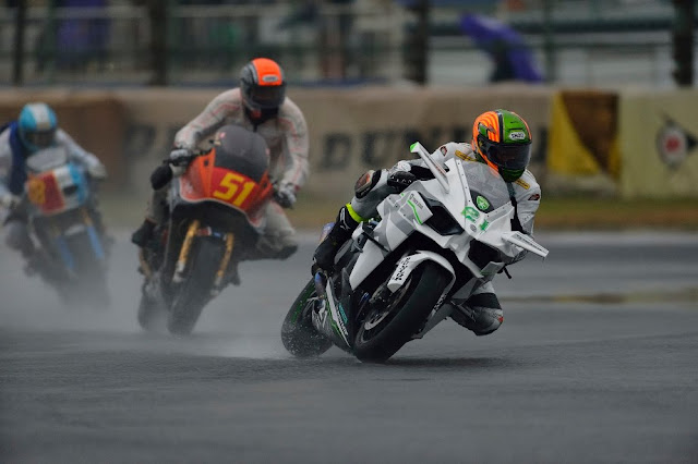 Galeri dan video tambahan dari Kawasaki Ninja H2R Trickstar Racing . .