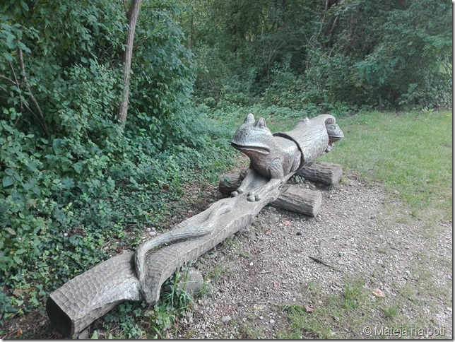 Lesene skulpture ob ribniku Vrbje, Žalec