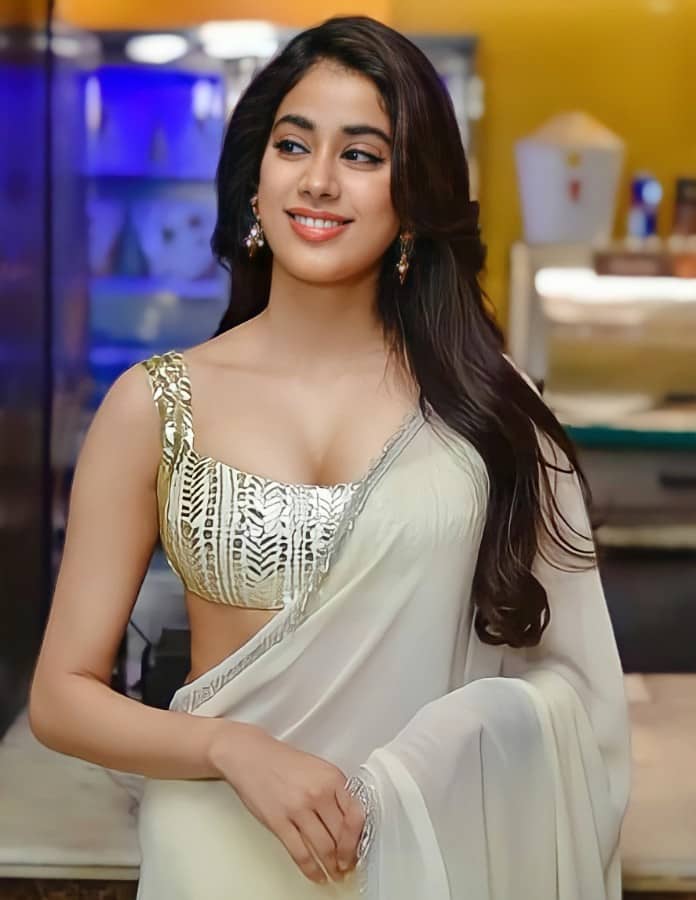 hot janhvi kapoor saree photos