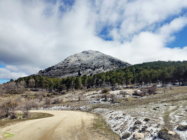 Subida circular al Pico Almadén (2.036 m) desde el Área Recreativa de la Fuenmayor (Parque Natural Sierra Mágina)