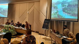 Bupati Rusma Yul Anwar dan Ibu Yusneti S, Kep  Sangat Terkesan Dengan Teknologi Pertanian Jawa Timur