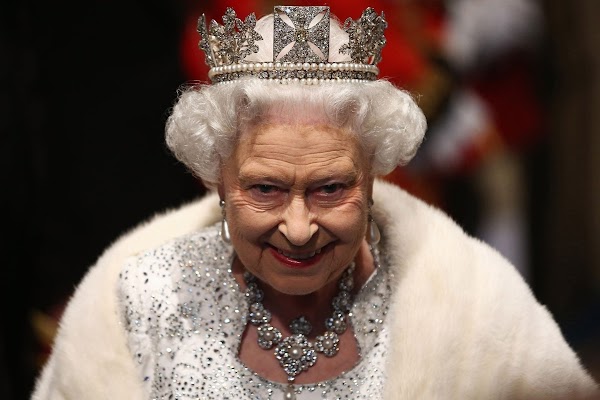 Última foto de la Reina Isabel II causa "miedo y angustia",  video se hace viral 