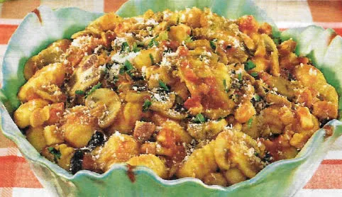 Gnocchi con sugo di funghi e pancetta