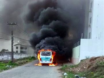 Suspeitos de incêndio a ônibus em CG são presos com armas e coquetéis molotov