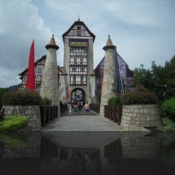 Colmar Tropicale entrance