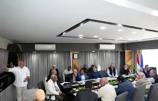 محافظ أسوان وضع الحلول العاجلة والمستقبلية لتحسين خدمة التغذية بمياه الشرب بمدينة أسوان