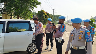 Pemeriksaan Digerbang Mako Polres 