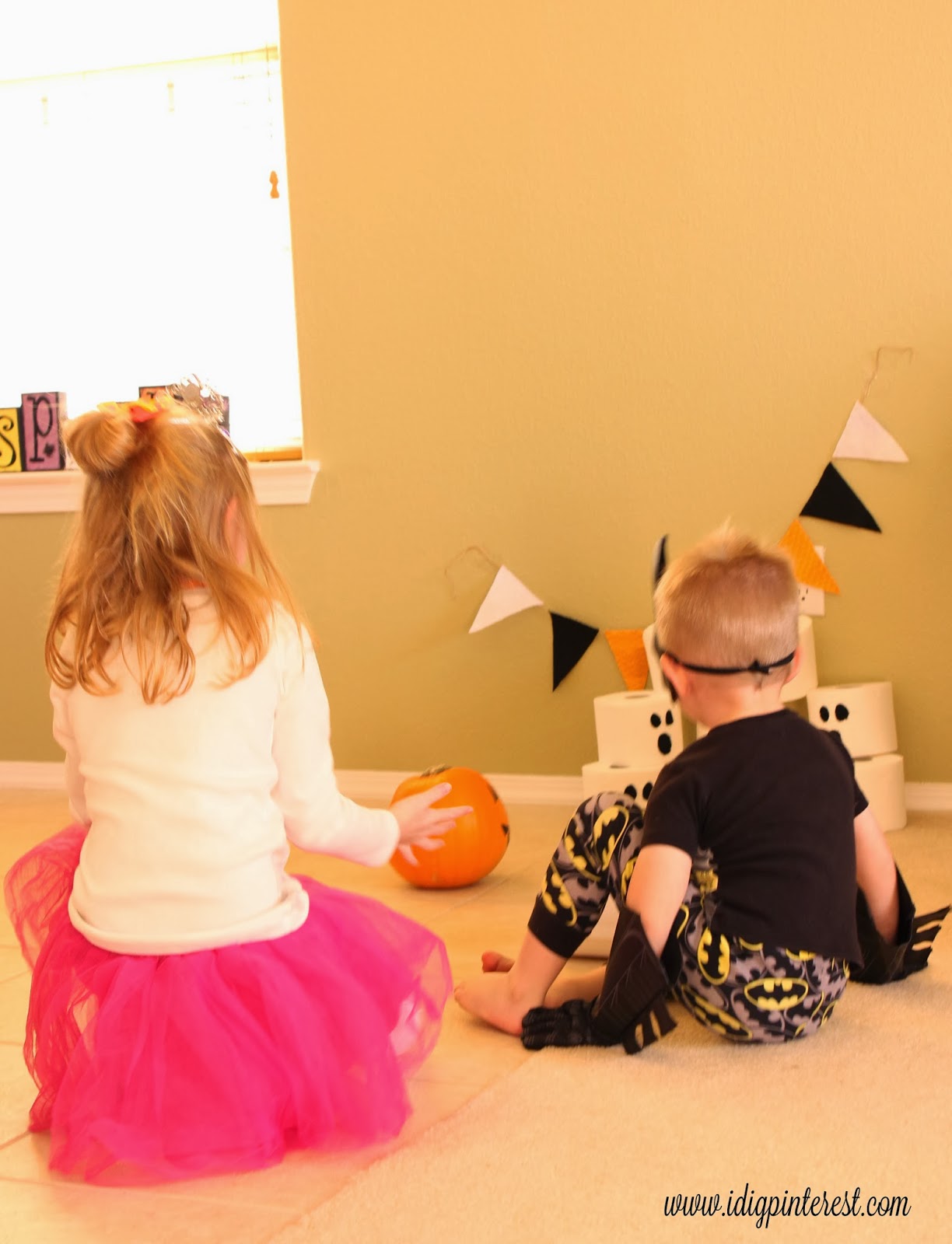 Pumpkin Bowling Halloween Party Game - I Dig Pinterest