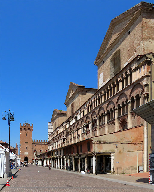 Loggia dei Mercanti, Piazza Trento - Trieste, Ferrara