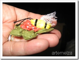 artemelza - abelha de fuxico