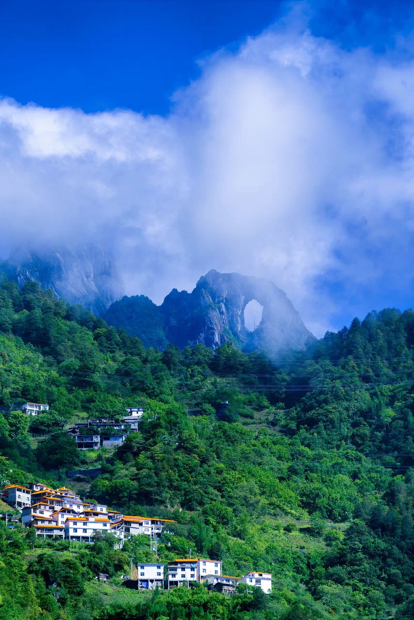 ภูเขาเกาหลีกง (Gaoligong Mountain: 高黎贡山)