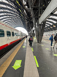 Milano Centrale Stazione - passengers and trains