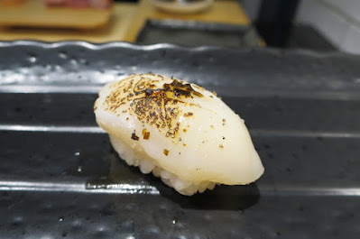 Ryo Sushi, aburi hotate