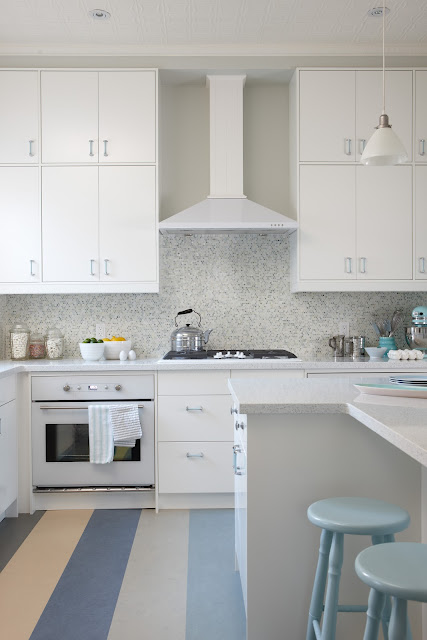 Kitchens With White Appliances