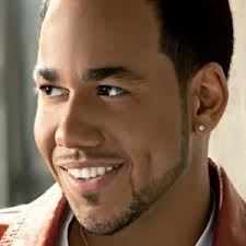 Romeo Santos dice no quiere grabar disco completo en inglés