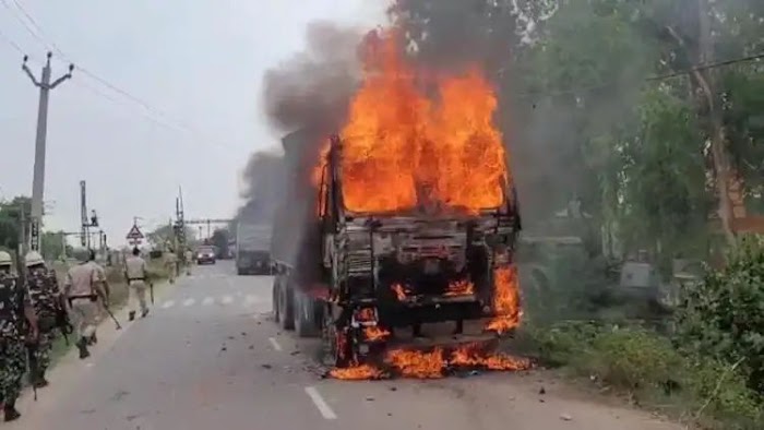 अग्निपथ योजना के विरोध में आज की बिहार में बवाल जारी , जहानाबाद में बस - ट्रक फूंकी , 15 जिलों में इंटरनेट सेवा 