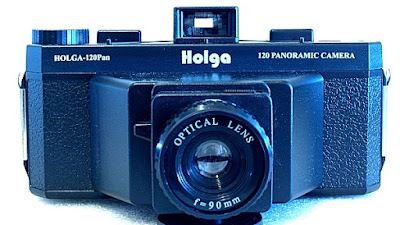 Holga 120-Pan, Front