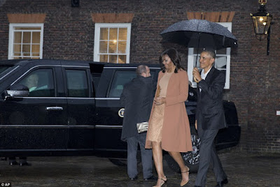 Obamas visit Kensington Palace