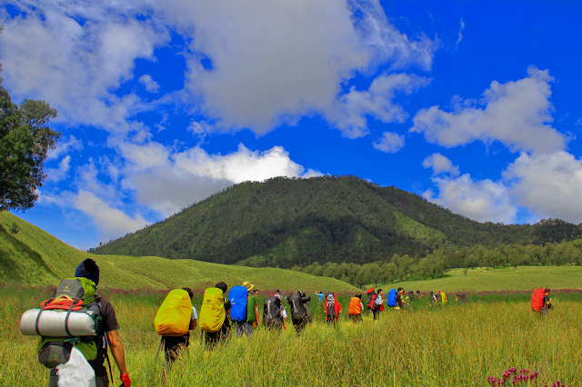 Rute Pendakian Gunung Menuju Puncak Semeru