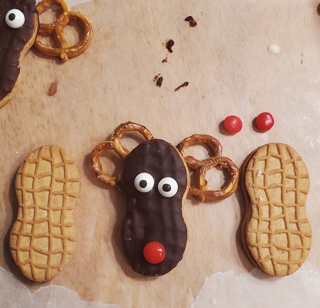 step by step reindeer cookies with nutter butter cookies