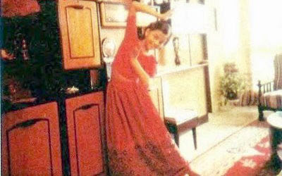 childhood photos of aishwarya rai in bharat natyam dancing pose