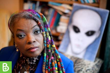Stephany Fay Cohen Bercinta dengan Alien
