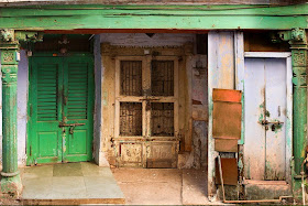 http://upload.wikimedia.org/wikipedia/commons/8/8d/Panoramic_View_of_Old_City_lane_%28Pole%29_Ahmedabad.jpg