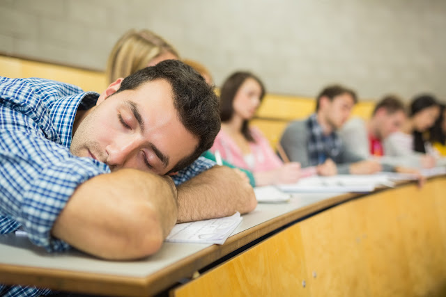 10 Gambar Tertidur di Kelas
