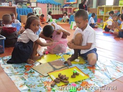นักเรียนปั้นดินน้ำมัน