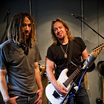 Primal Rock Rebellion: Ouça a faixa "I See Lights"