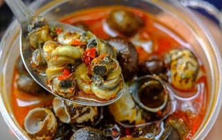 Tutut atau yang biasa disebut keong merupakan salah satu binatang yang sanggup dijadikan sebagai Resep Tutut Kuah Kuning Pedas Sederhana yang Enak dan Lezat