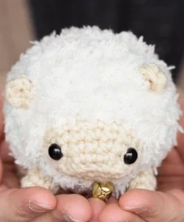 http://translate.google.es/translate?hl=es&sl=en&tl=es&u=http%3A%2F%2Fmomomints.com%2Famigurumi-sheep-free-pattern%2F